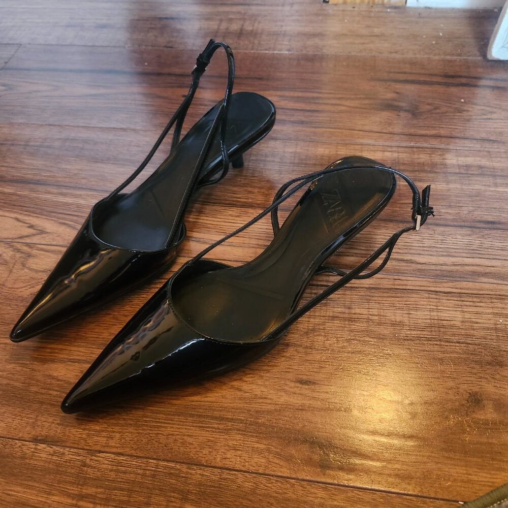 Zara  black slingback shoes with kitten heel. - Picture 2 of 6